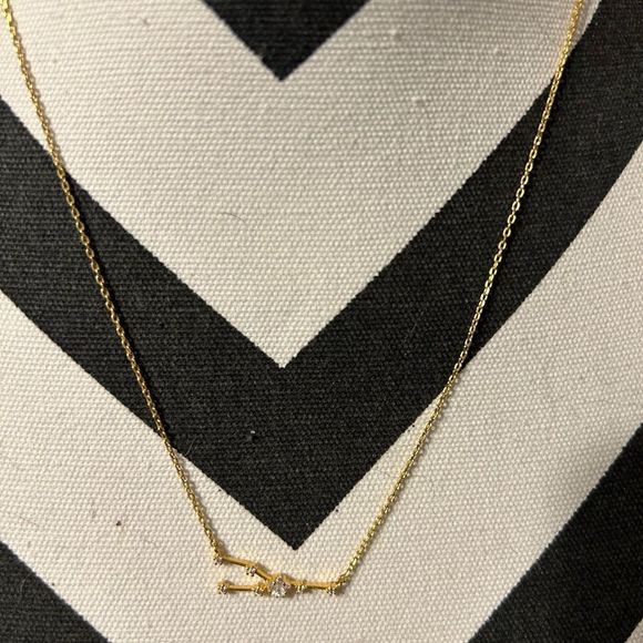 Secret box Taurus zodiac necklace like new - Picture 3 of 7